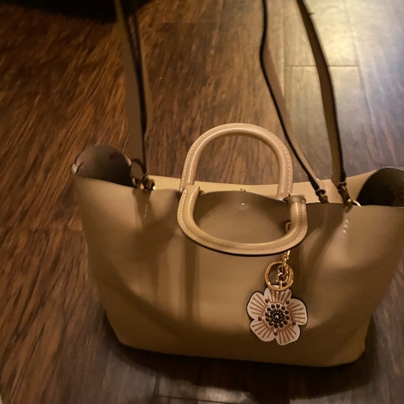 Coach chalk gold Tearose bag charm/keychain - Picture 7 of 9